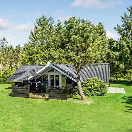 Three-bedroom Holiday In 펜션 *