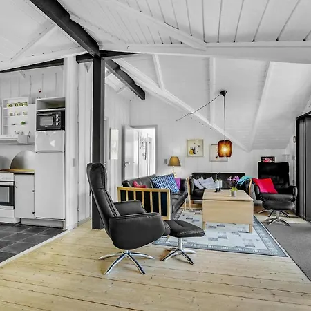 Three-bedroom Holiday In 펜션