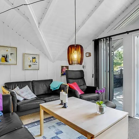 Three-bedroom Holiday In 펜션