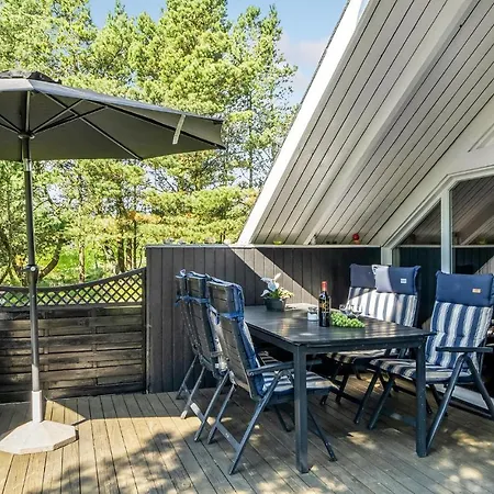 펜션 Three-bedroom Holiday In