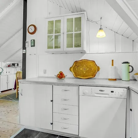 Three-bedroom Holiday In 펜션 *