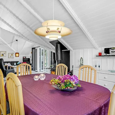 펜션 Three-bedroom Holiday In *