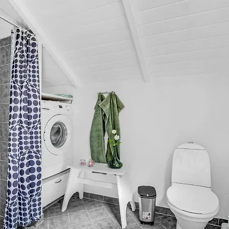 Three-bedroom Holiday In 펜션 *